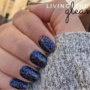 Color street- Living the Gleam 100% real nail polish strips